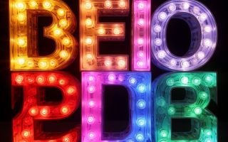 Подсветка объемных букв: технологии, эффективность и выбор цвета