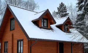 Зимний монтаж со скидкой: возможна ли безопасная замена кровли в частном доме при минусовых температурах в Подмосковье?